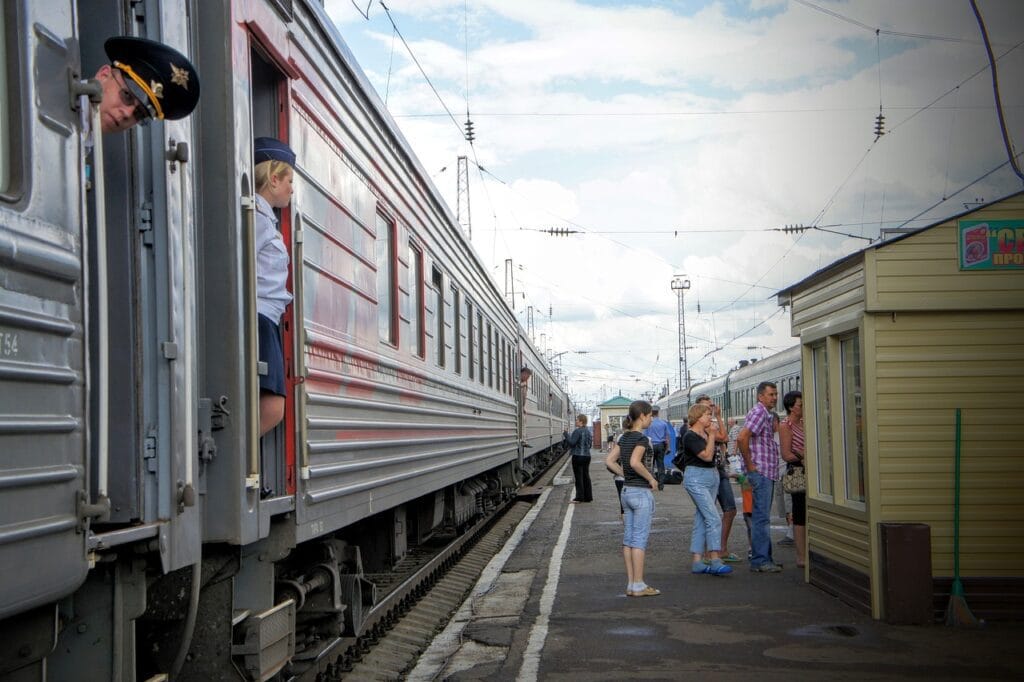 Exploring The World's Most Iconic Rail Journeys | Roadsandrails.org ...
