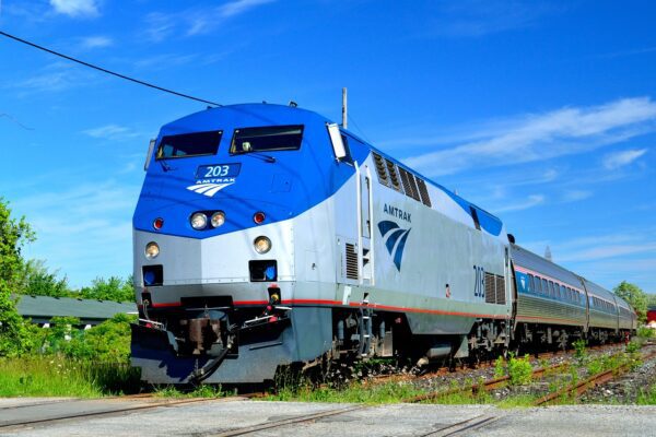 Amtrak: A Beacon of American Rail Travel – Lauds and Critiques