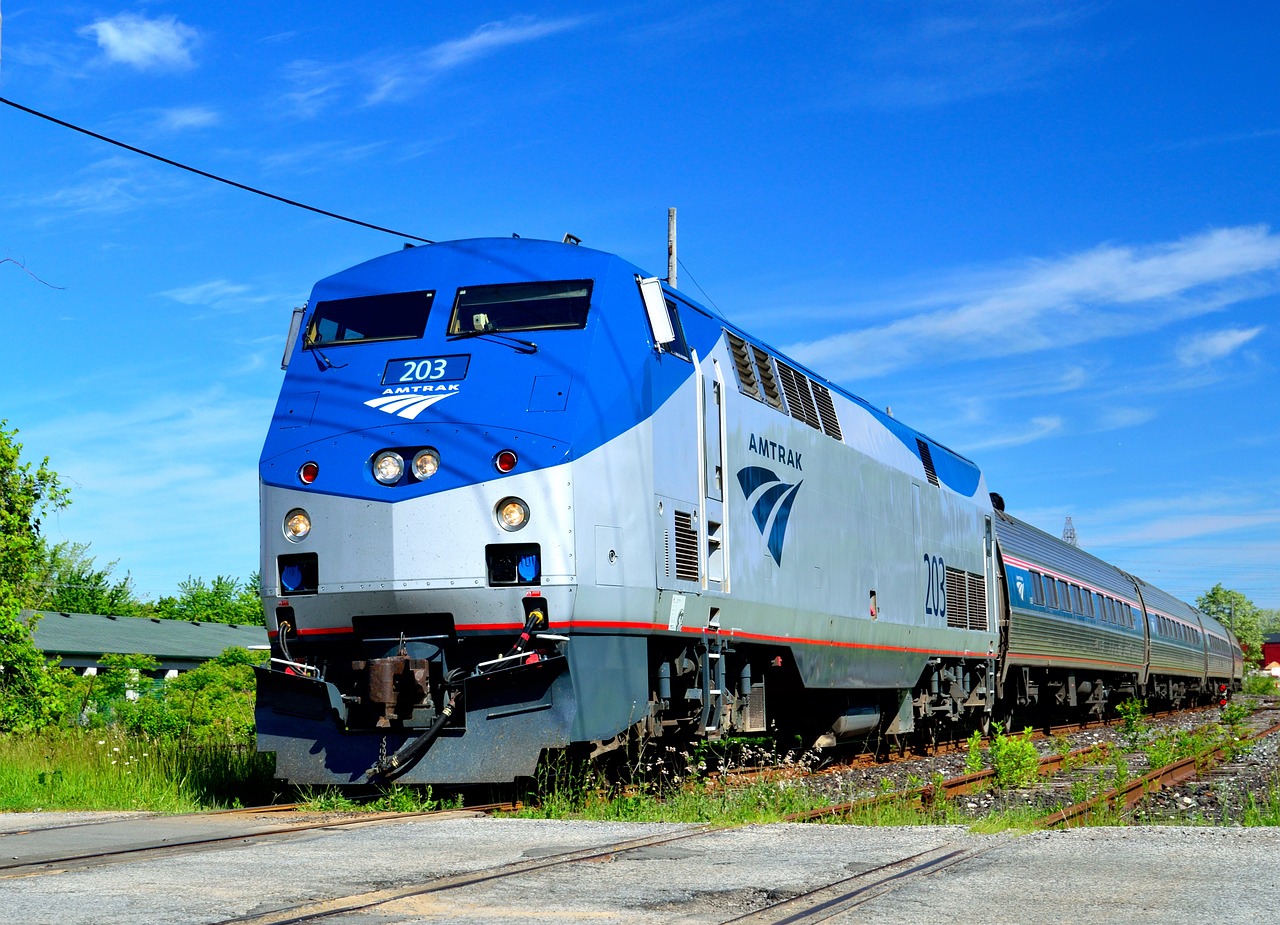 Amtrak: A Beacon of American Rail Travel – Lauds and Critiques