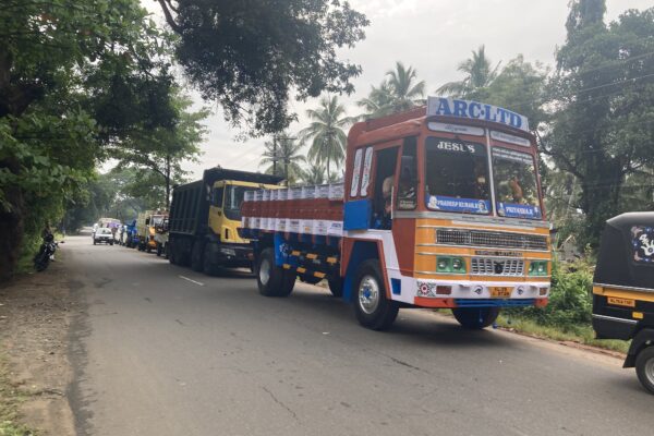 traffic block created by kerala motor vehicles department in state highway 27