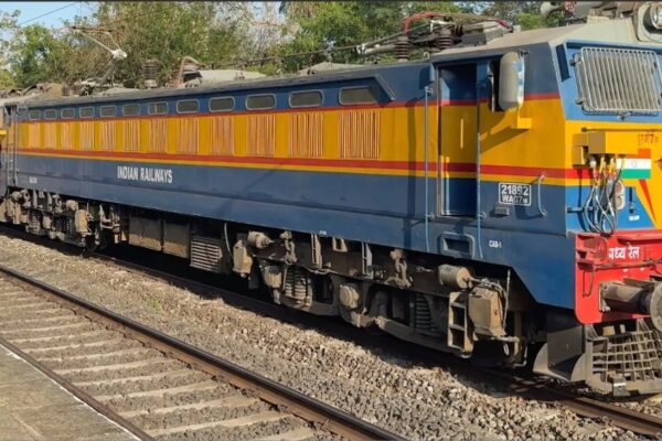 Ultra Rare! Kalyan WCAM-3 Locos Hauling a Freight Train in Kerala | Indian Railways | Palakkad Mankara 28 Feb