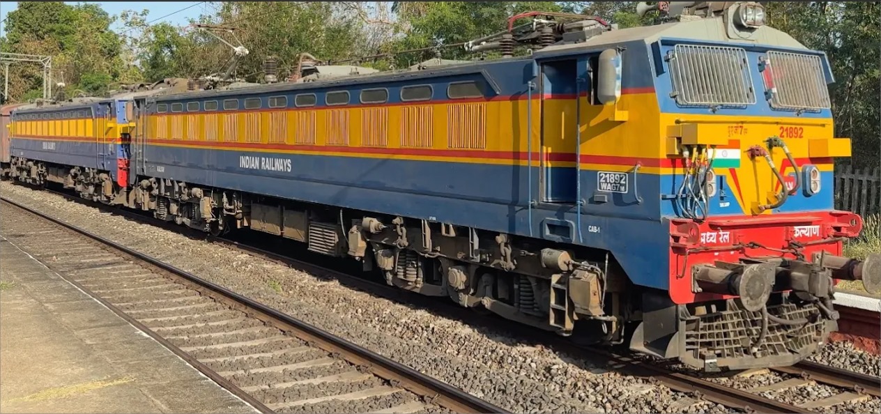 Ultra Rare! Kalyan WCAM-3 Locos Hauling a Freight Train in Kerala | Indian Railways | Palakkad Mankara 28 Feb