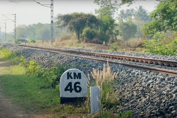 Kerala’s MOST SCENIC Rail Route | Chennai Palakkad Express crawls past | Train Videos | RailFanning Kerala's MOST SCENIC Rail Route | Chennai Palakkad Express crawls past | Train Videos | RailFanning
