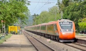 Vande Bharat Meets Mumbai Express @ Mulloorkkara Kerala