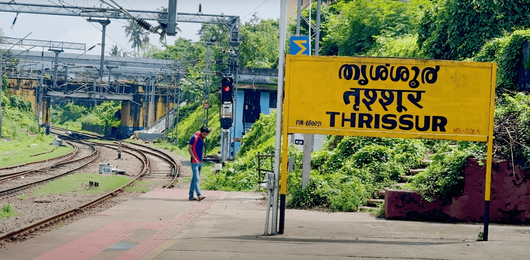 WAP-7 #30643 Arrives at Thrissur Railway Station? Trivandrum–Calicut Jan Shatabdi