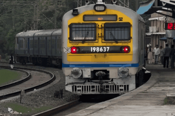 Coimbatore–Shoranur MEMU Departing Walayar | Kerala–TN Border | 28 June 2025 #trainvideos #railfan
