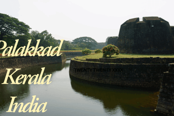 How far is Palakkad Fort from railway station?