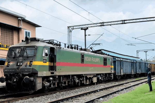 Epic Monsoon Haul! Twin WAG-5 Locos Drag Massive Oil Train Through South India in Torrential Rain